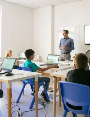 teacher explaining to students in an international primary school