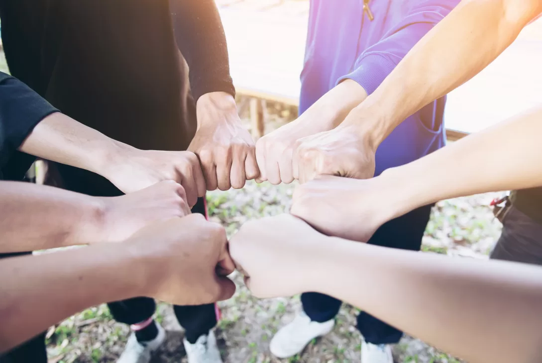 sample photo of encourage members before team building activity