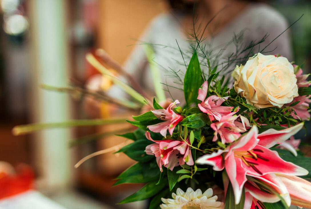 A stunning arrangement of roses and lilies for Mother's Day flower bouquet in Malaysia.